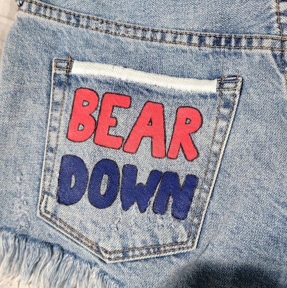 Free People We The Free Embroidered Distressed Printed Jean Shorts Size 25 - Picture 8 of 9